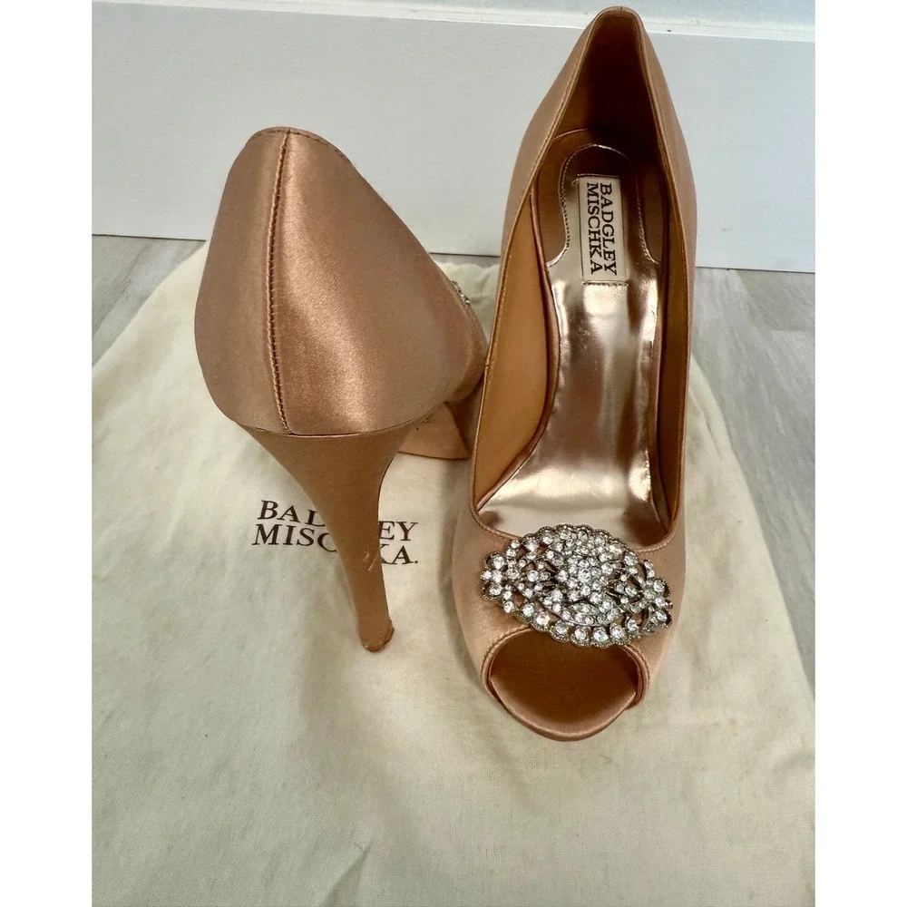 Badgley‎ Mischka Peep Toe Heels Embellished Satin Rose Gold Size 8.5